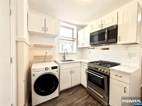 4306 Kennedy Boulevard 10