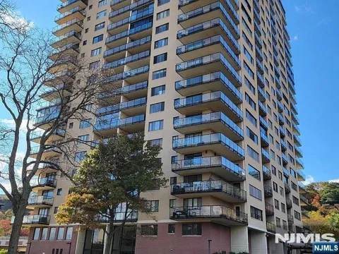 1203 River Road 15G