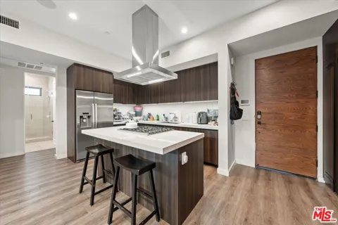 556 Flores Street #1