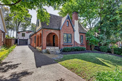 2803 Woodlawn Dr