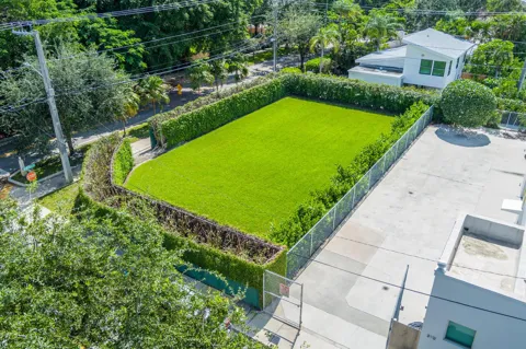 2005 S Olive Avenue