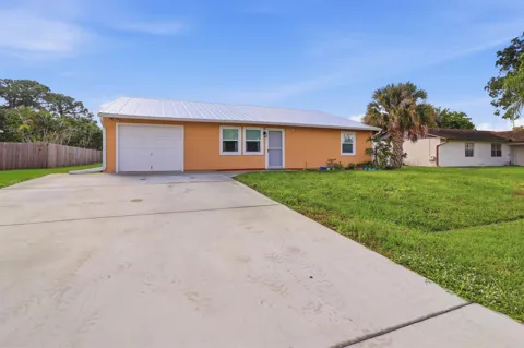 874 SW Canary Terrace