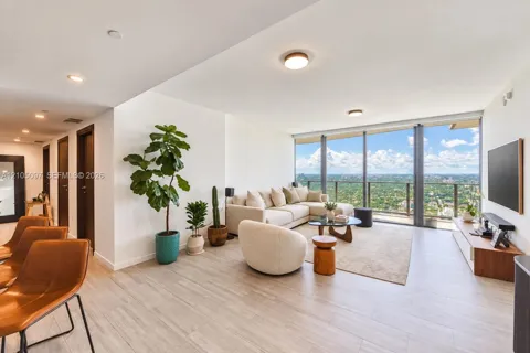 1000 Brickell Plz #4706