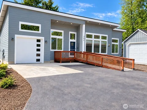 341 Redwood Court SE