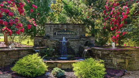 2037 Fontainbleau DR