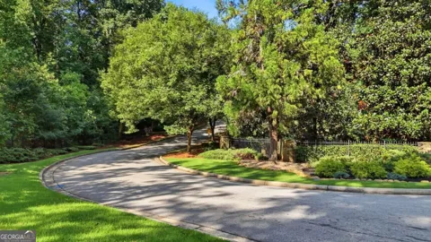 2039 Fontainbleau DR