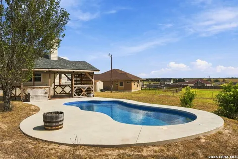 418 Clover Ln