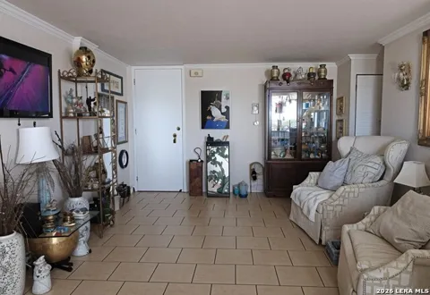 7039 San Pedro Ave #203