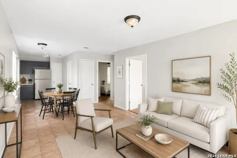 7579 Windsor Oaks