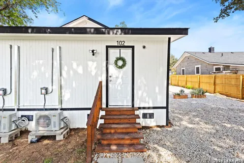 202 Bailey Unit 102