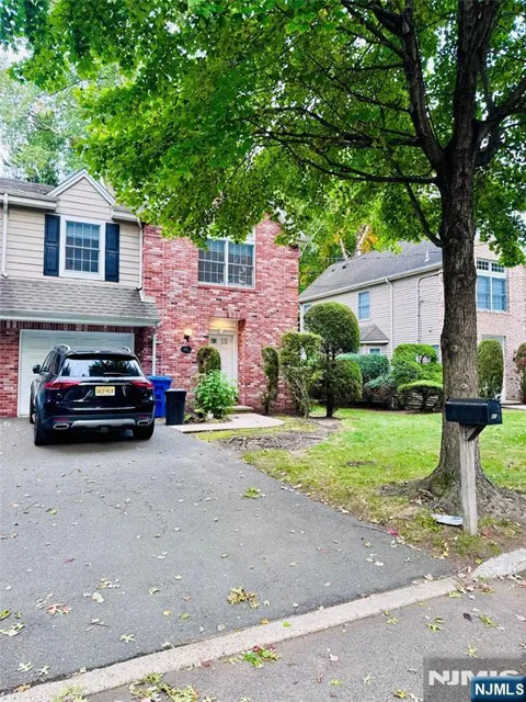 85 W Mahan Street