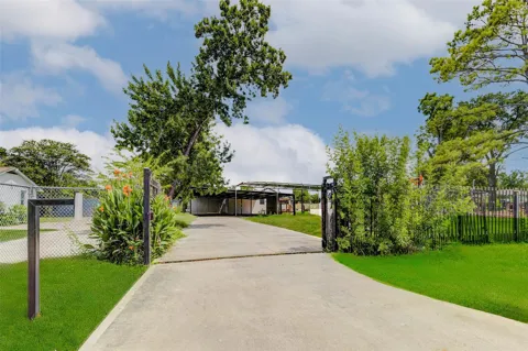 2725 Lone Oak Road