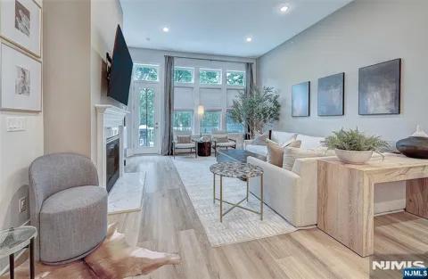 18 Hillandale Drive