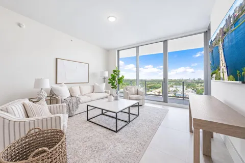220 LAKE SHORE DRIVE #817
