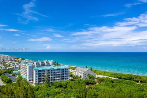 3000 S HIGHWAY A1A #302