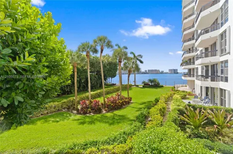 3600 Mystic Pointe Dr #215