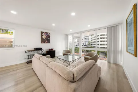 1408 Brickell Bay Dr #518