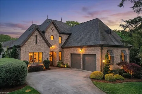 4090 Carriage Manor Cove