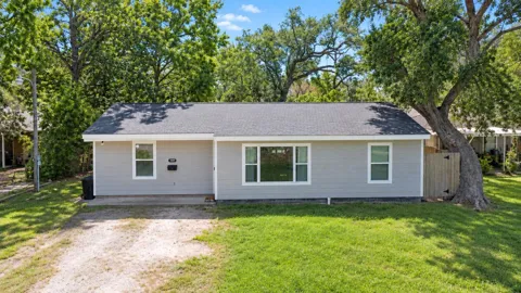 1227 Pecan Street
