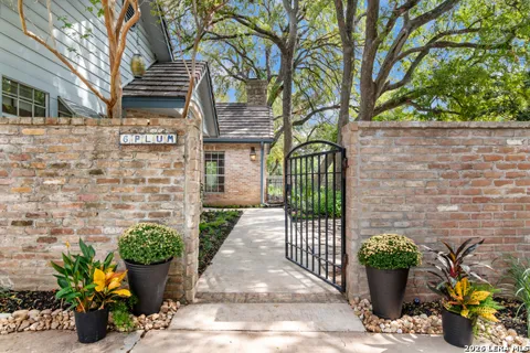 6 PLUM LN