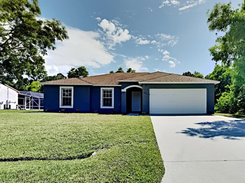 2052 SE HEATHWOOD CIRCLE