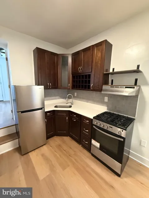402 E WALNUT LANE #2