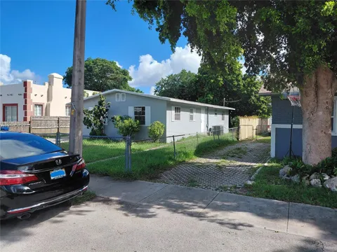 1918 NW 47th St