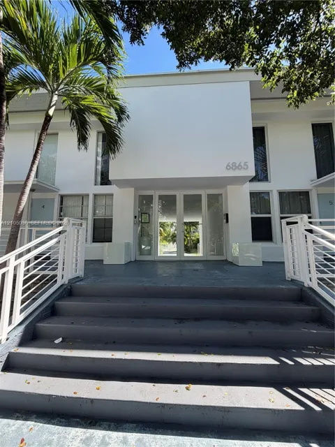 6865 E Bay Dr #3