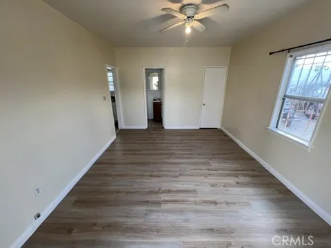 1422 W 84th Place