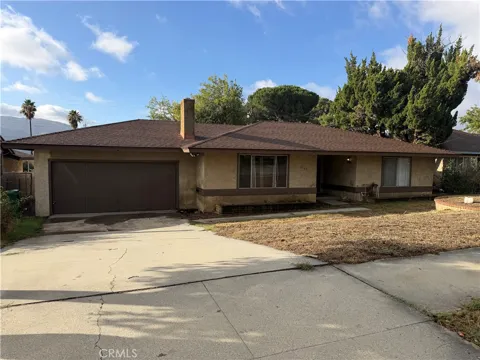 1560 W Nicolet