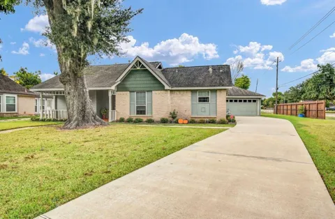 102 Raintree Lane