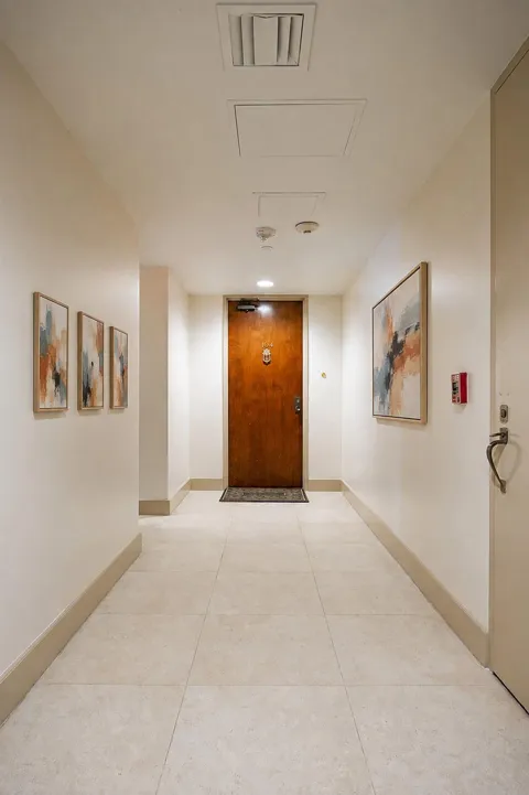 5001 Woodway #104