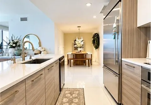 1300 Brickell Bay Dr #3405