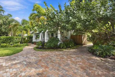 135 SE MARTIN AVENUE