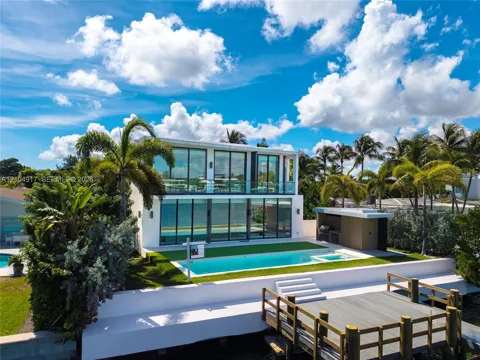 271 Shore Dr