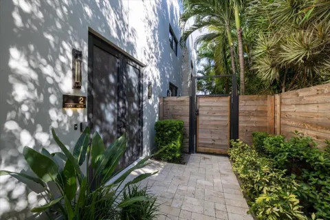 1955 NE 4th Street #Unit 2