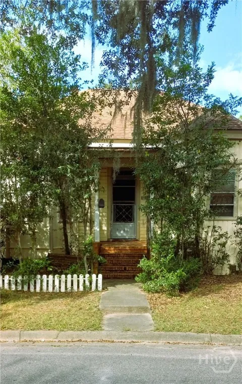 2142 Alaska Street