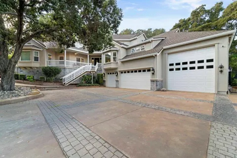 1925 Mantelli Drive
