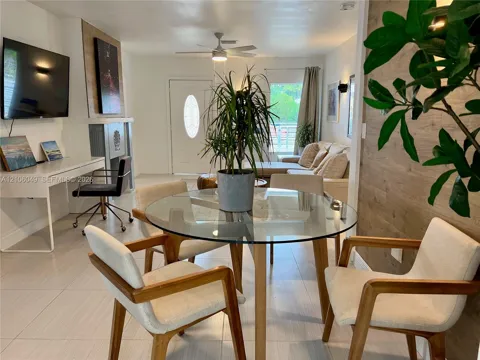 1438 NW 27th St