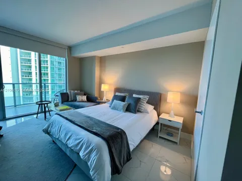 1300 Brickell Bay Dr #1806
