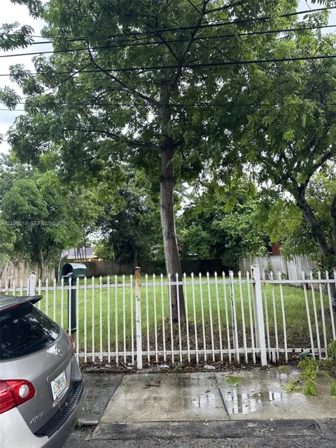 1738 NW 31st St