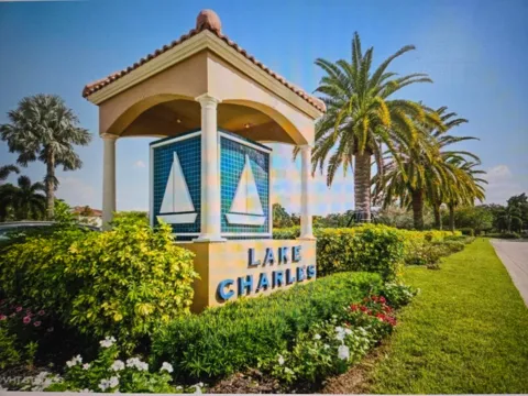 677 SW ANDROS CIRCLE
