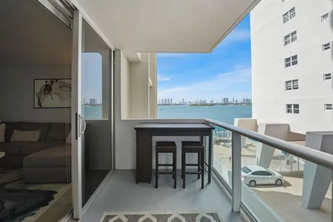 1200 West Avenue #324