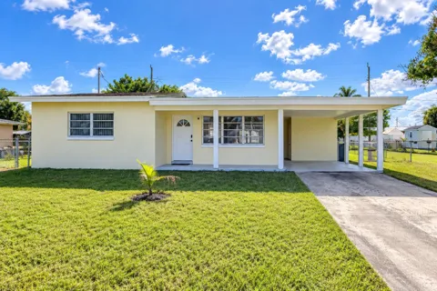 116 NE ENTRADA AVENUE