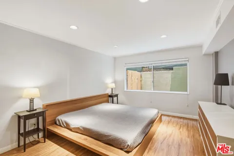 2260 Cahuenga Boulevard #106