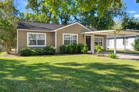908 Robinhood Lane