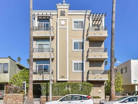 1316 Amherst #201