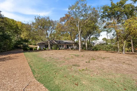 701 Vosswood Dr