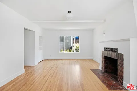 215 Avenue 49