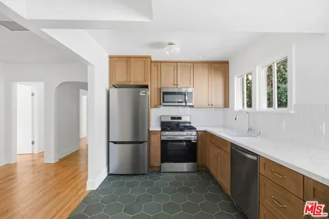 213 Avenue 49